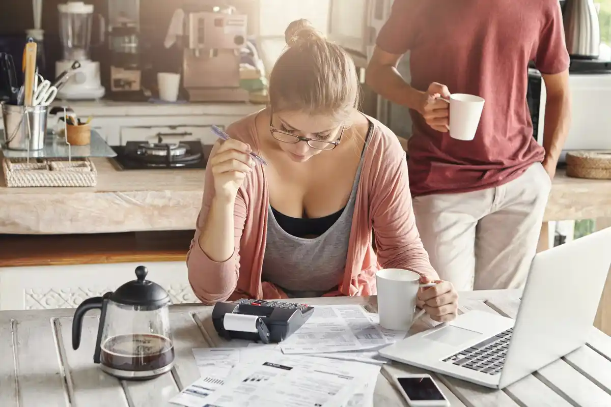 Czech people money savings home mistakes