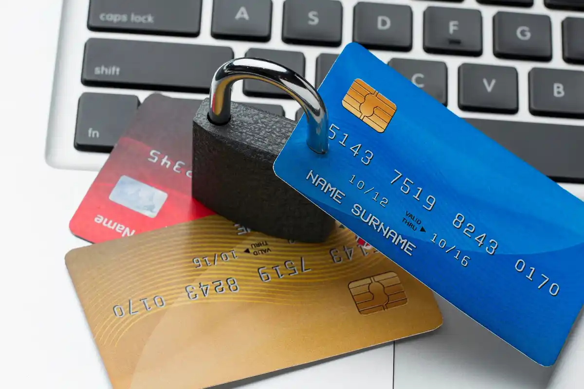 mobile banking app lock card feature Czech