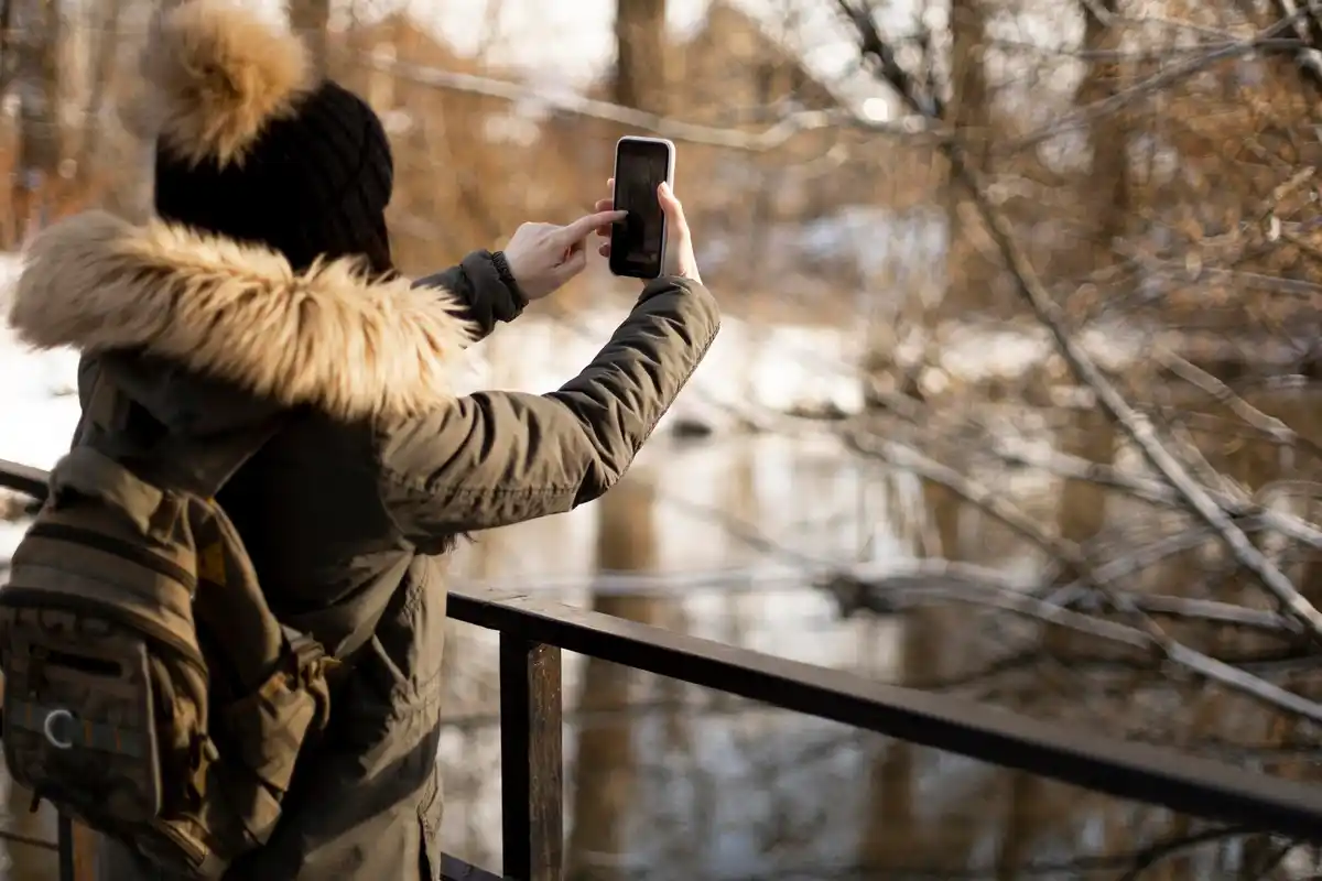 turn old smartphone into surveillance camera Czech