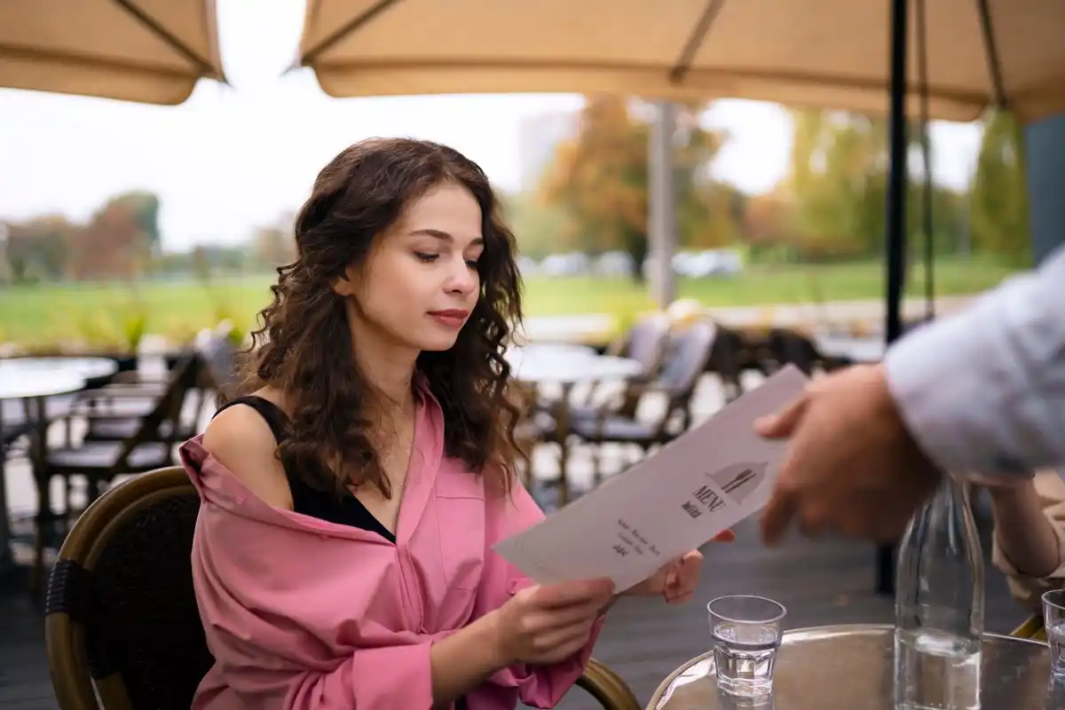 hotel booking price negotiation real people czech republic