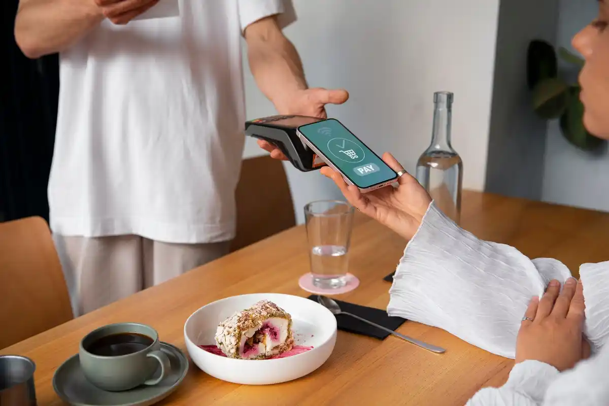 hotel booking price comparison smartphone czech