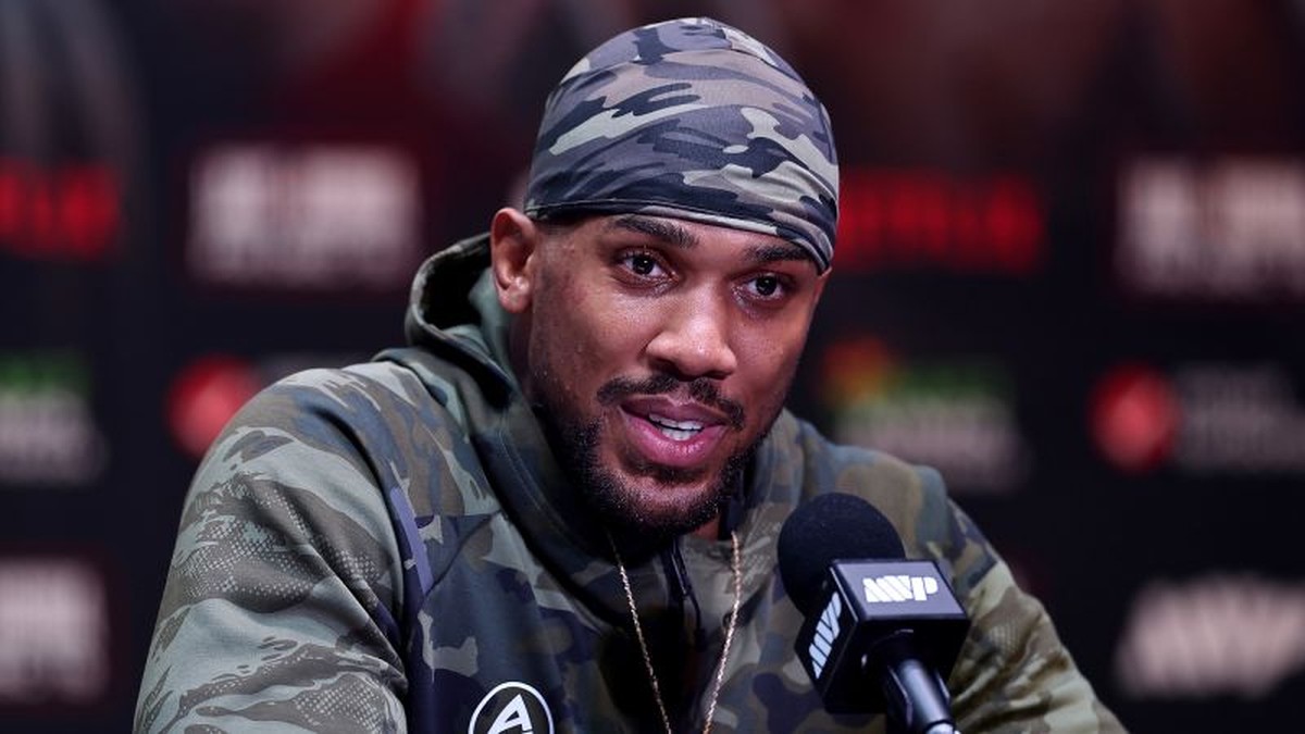 Bývalý šampion světa v boxu Anthony Joshua se zranil při autonehodě s tragickými následky