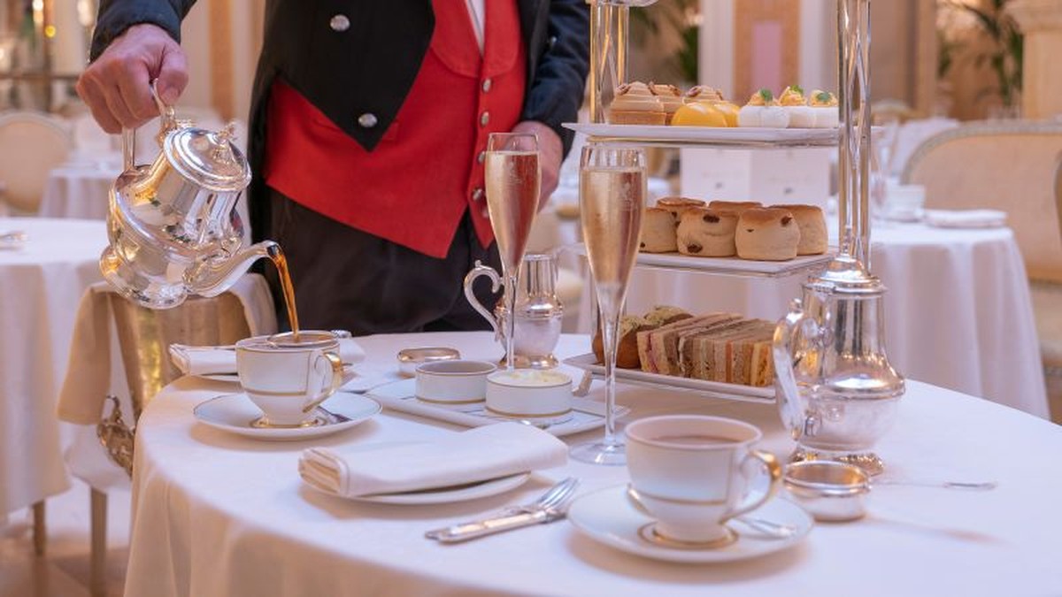 Čajový odpolední rituál: historie, tradice a moderní proměny