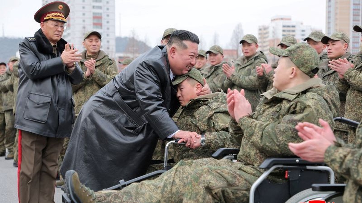 Kim Jong Un přivítal vojáky, kteří se vrátili z ruské mise