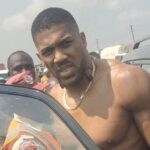 Obvinění za nehodu, při níž zraněn Anthony Joshua a zemřeli jeho přátelé