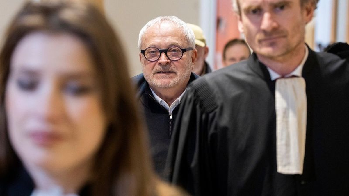 Případ raketového kolapsu: Francouzský senátor odsouzen za drogami podporované sexuální útoky