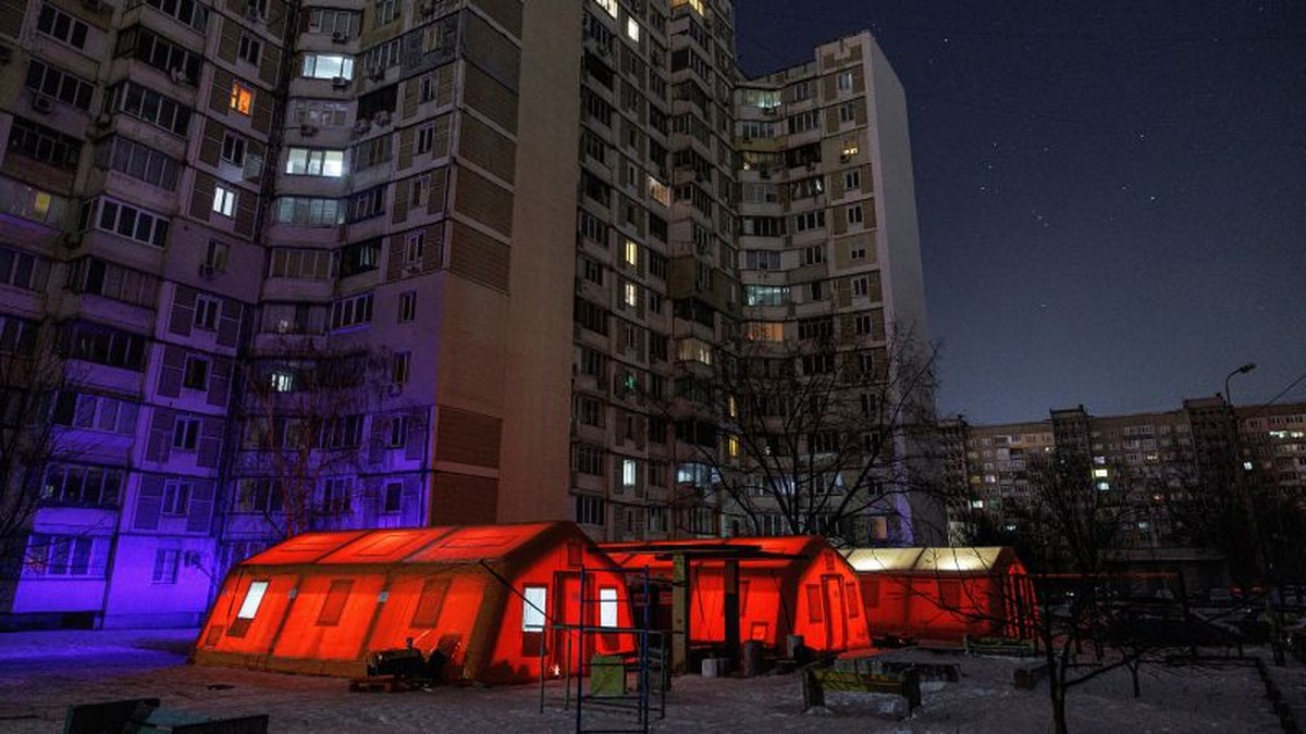 Ruské dronové útoky paralyzují ukrajinskou energetickou infrastrukturu a způsobují rozsáhlé výpadky proudu