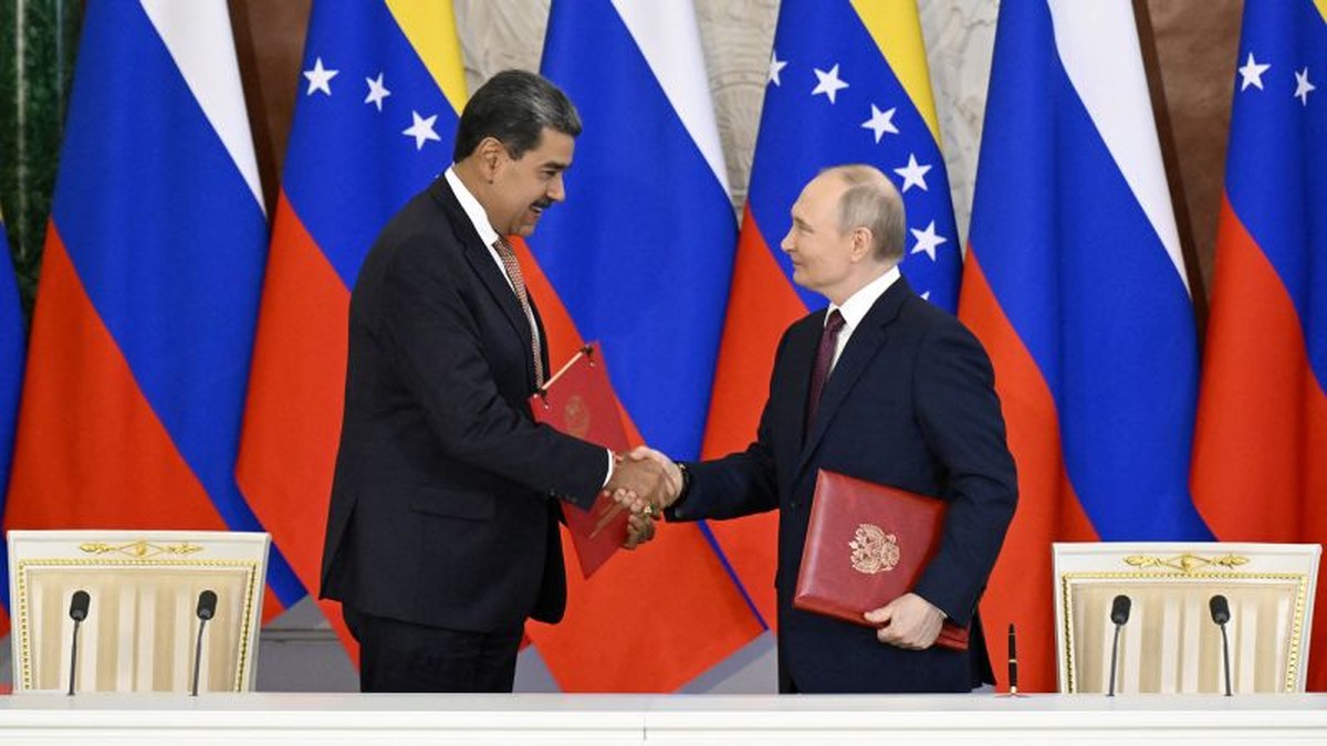 Vízije, NATO, a globální mocenské hry: Analýza současných geopolitických událostí